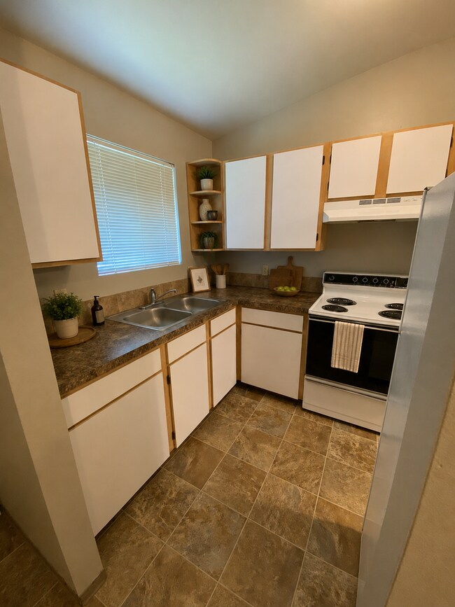 Building Photo - The Selah Apartment You’ve Been Searching For!