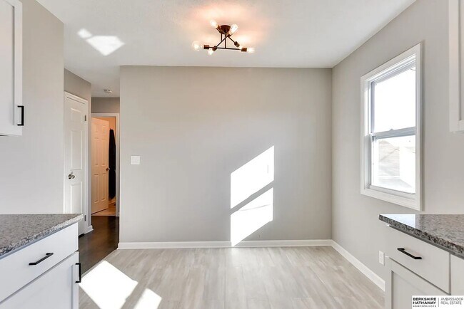 Building Photo - Fully Renovated Florence Gem with Modern Finishes & Historic Charm