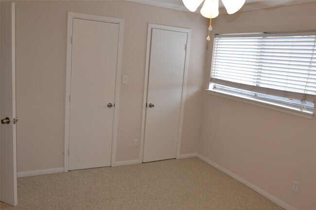 Building Photo - 6111 Beverly Hill St