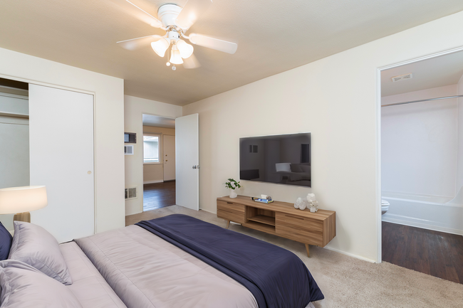 1 Bedroom Staged - Park Manor Apartments