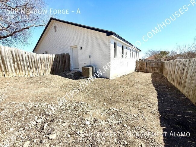 Building Photo - 509 Meadow Forge