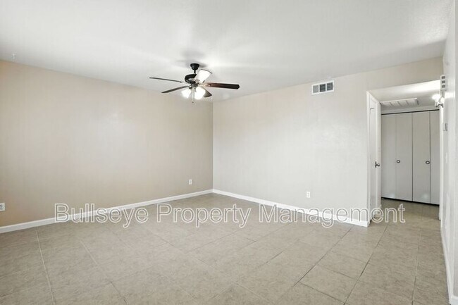 Building Photo - 2701 E Beck Ln
