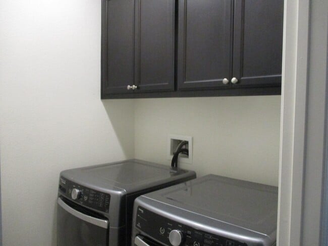 Building Photo - 381 Windsong Way