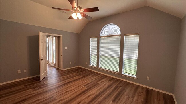 Building Photo - 3727 Parkshire Dr