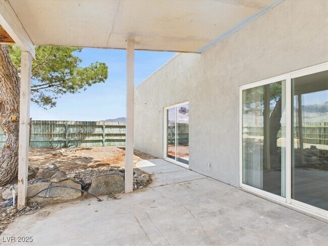 Building Photo - 5610 N Linda St