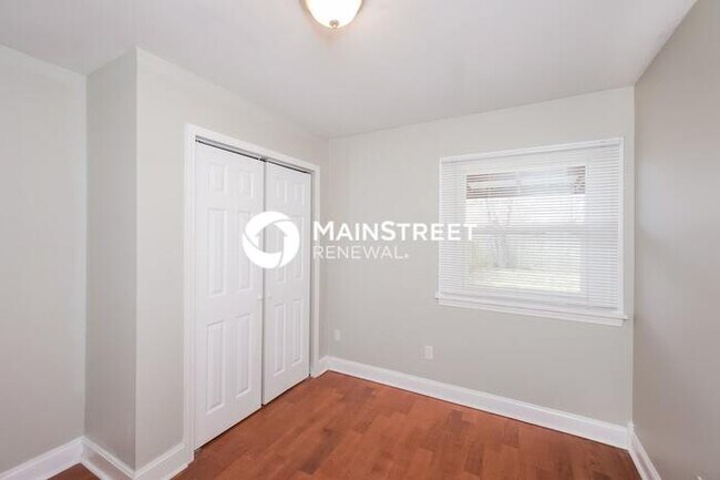 Building Photo - 3 Bedroom Pet-Friendly Home in LOUISVILLE, KY with Main Street Renewal