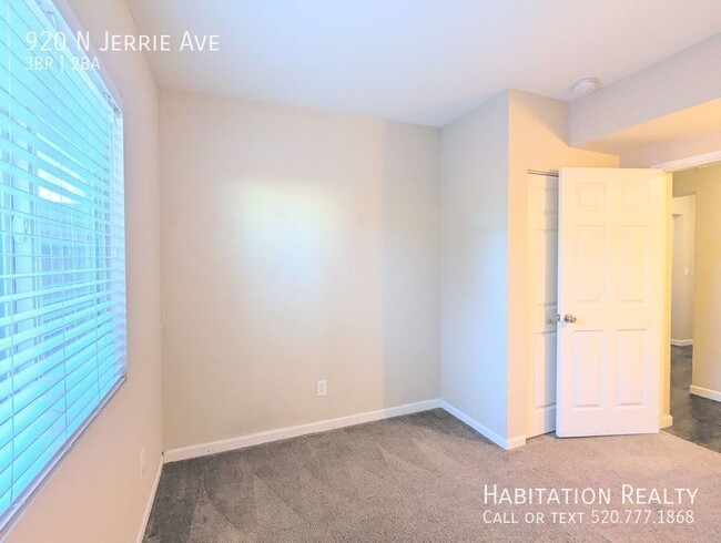 Building Photo - 920 N Jerrie Ave