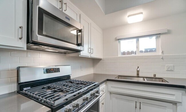 Building Photo - 16-18 REEF ST.