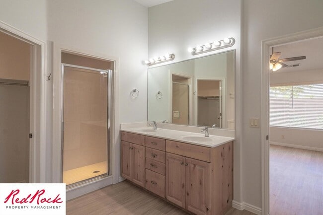 Building Photo - 4 Bedroom in Amber Estates - Newer LVP Flooring throughout home!