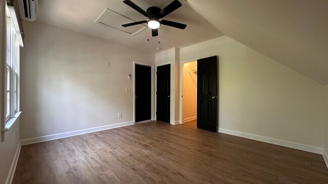 Building Photo - Stylish 3-Bed, 3.5-Bath Townhome in the He...