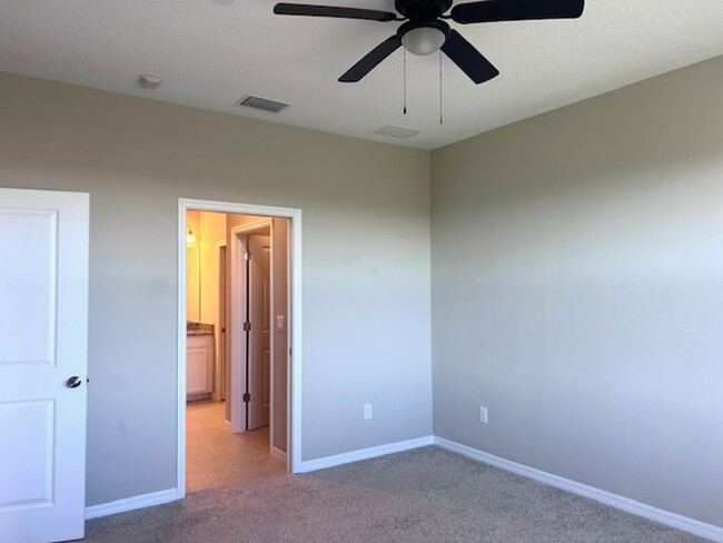 Building Photo - IMMACULATE 2/2- UPSTAIRS CONDO - PALMER RA...