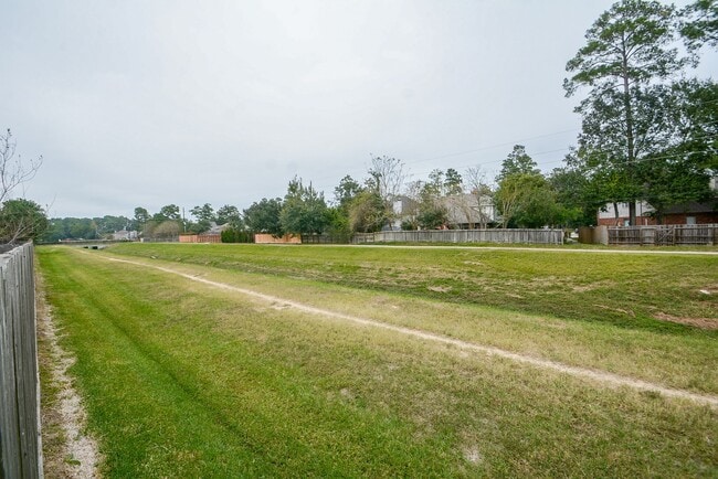 Building Photo - 16102 Limestone Lake Dr