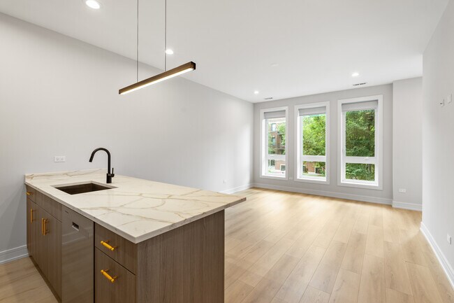 Building Photo - 5000 S Prairie Ave