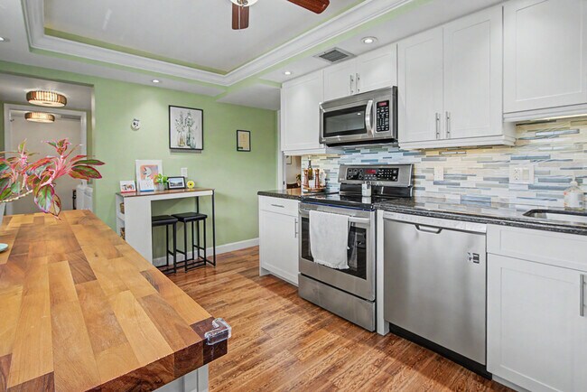 Building Photo - 3930 Oaks Clubhouse Dr
