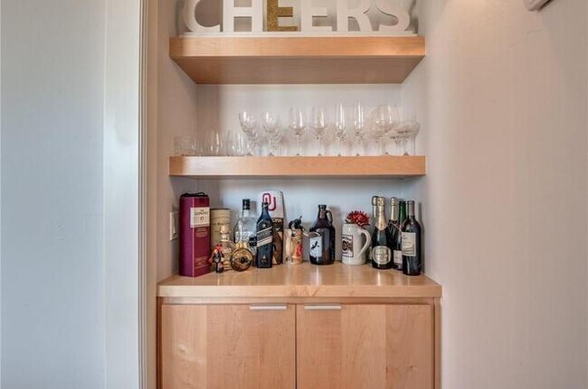 Building Photo - Amazing- Transitional Style Home with Custom Finishes w/ Community Pool- Gated- Edmond Schools