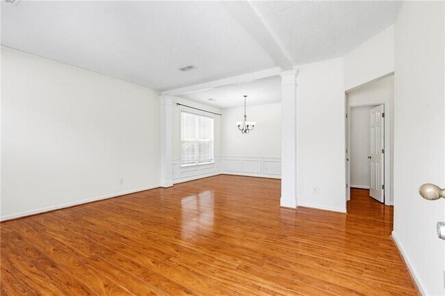 Building Photo - 490 Chippenham Ct