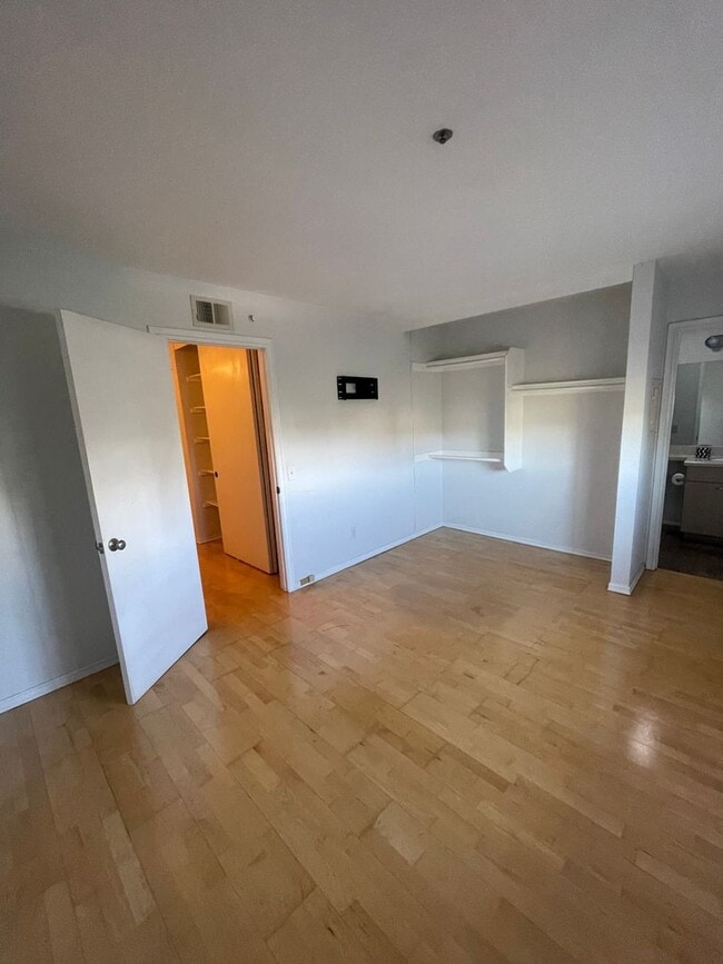 Building Photo - 2 Bed / 2.5 Bath Condo in La Mesa