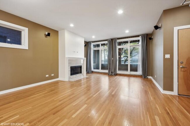 Building Photo - 685 N Peoria St