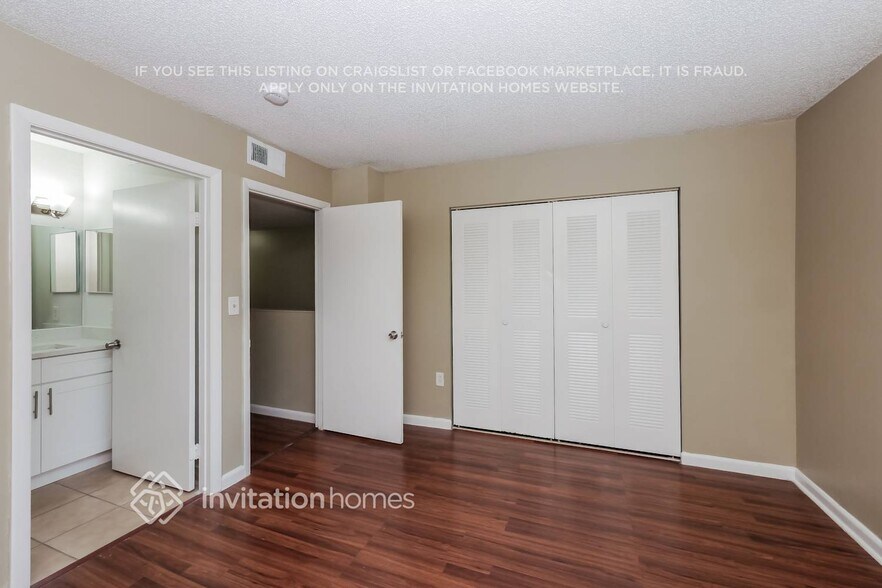 Building Photo - 9489 Palm Cir N