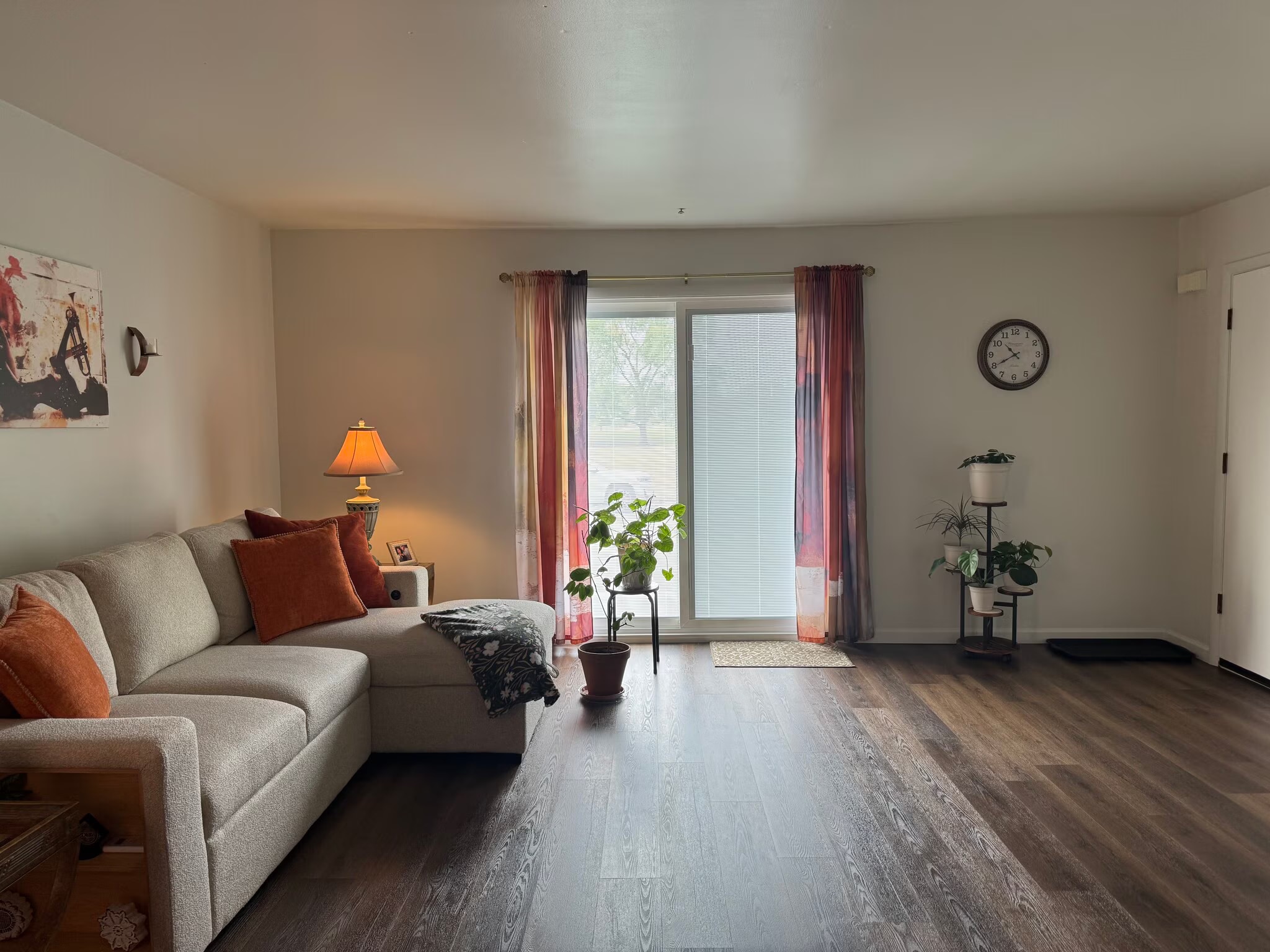 Building Photo - 374 Lynn Dr