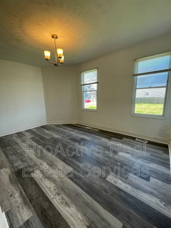 Building Photo - 815 W 34th St