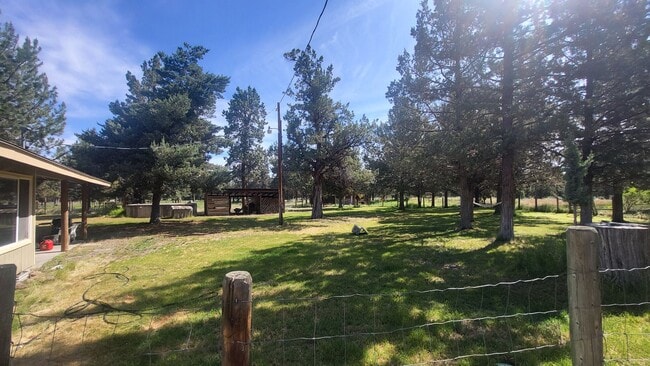 Building Photo - 4 bedroom 3 bath horse property- 6 acres i...