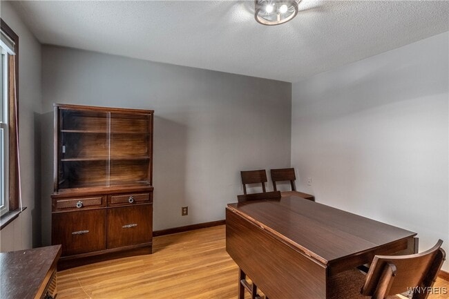 Building Photo - 194 Boncroft Dr