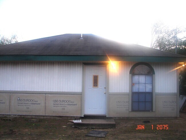 Building Photo - 3113 E Ash St