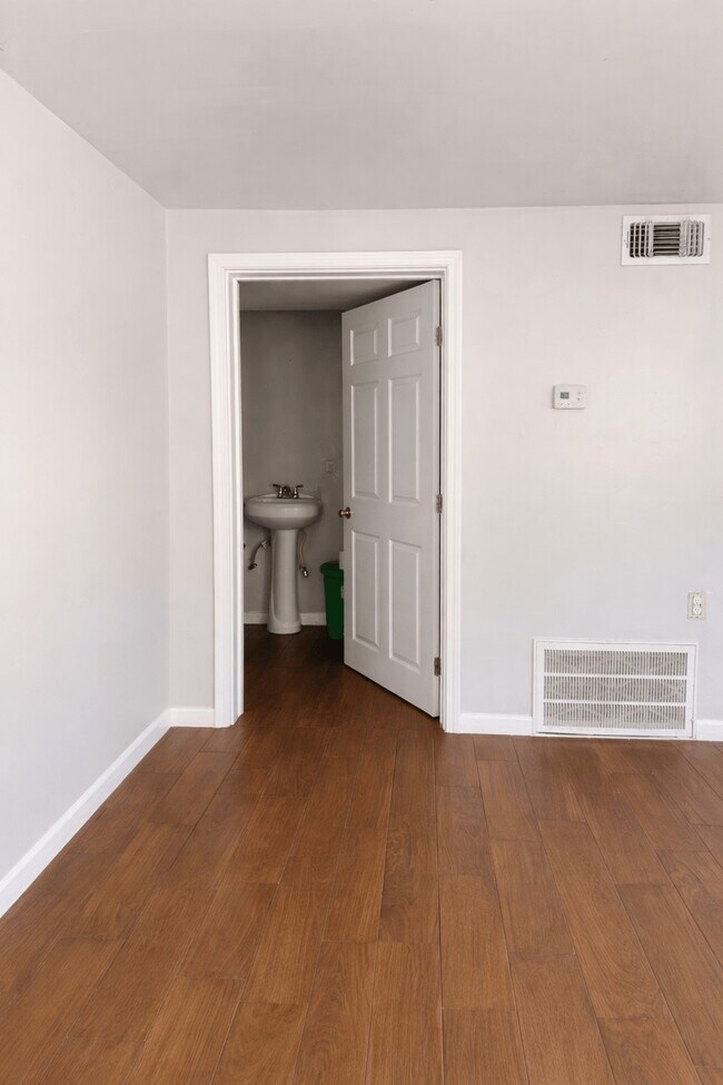 Building Photo - 1901 40th St