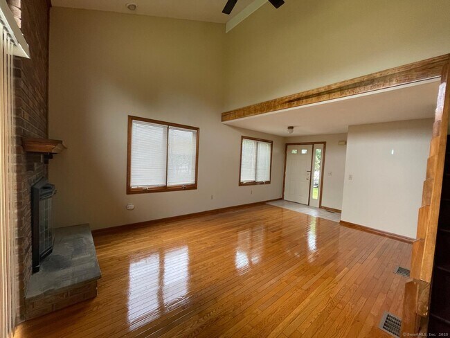 Building Photo - 54 Ivy Ln