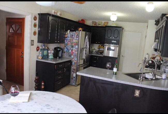 Building Photo - 8812 Cosmos Ave