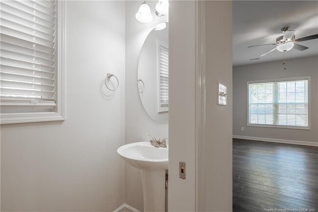 Building Photo - 393 Hicks Ave