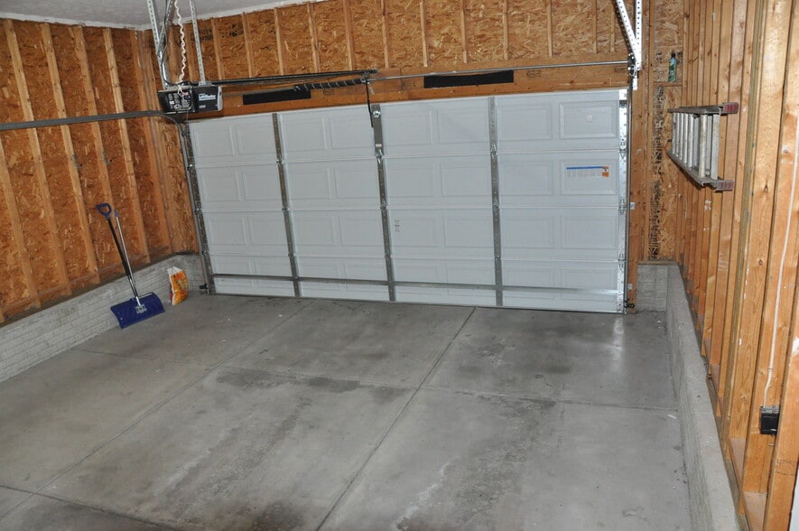 Garage - 2041 Colorado Dr