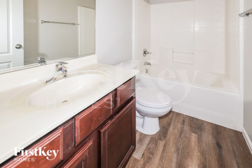 Building Photo - 1809 S 123rd Dr