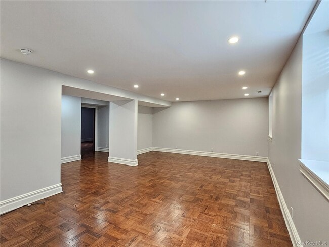 Building Photo - 49 Greenridge Ave