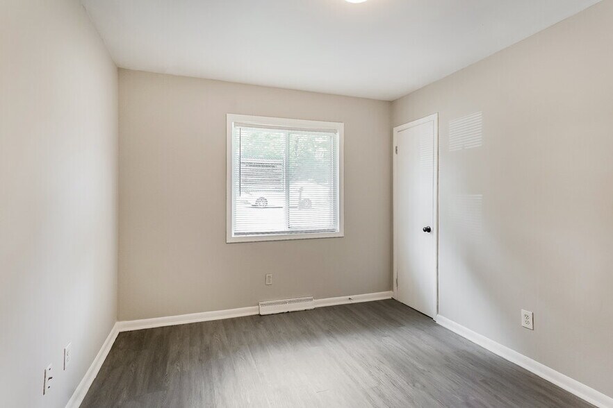 Building Photo - 748 Barclay Ln