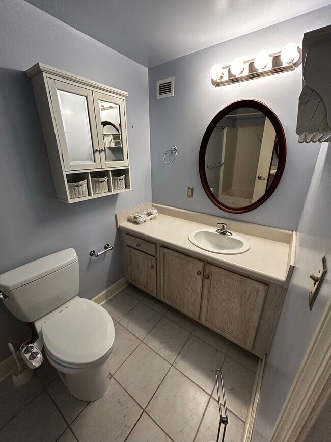 Building Photo - Riverviews 1 Bedroom with Exposed Brick, Hardwood Floors