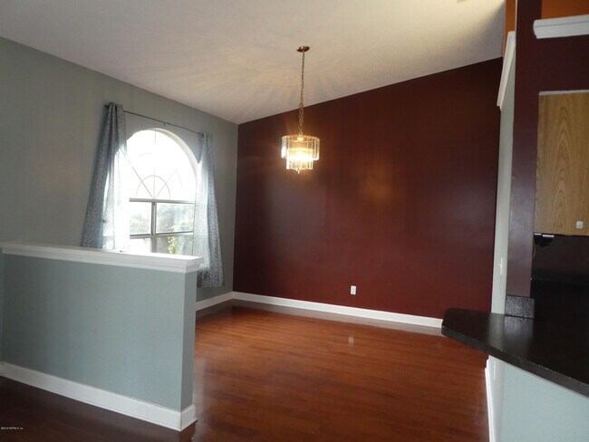 Building Photo - 8804 Ivymill Pl N
