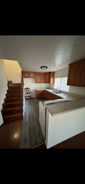 Building Photo - 901 E Lomita Ave