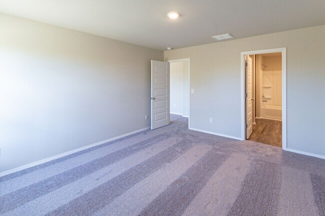 Building Photo - BRAND NEW! 4 Bed 2 Bath Home in Newcastle!