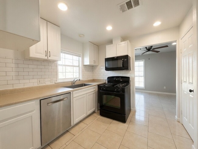 Building Photo - 11623 Rowan Ln