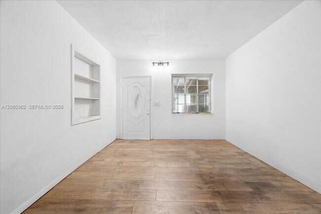 Building Photo - 2750 SW 26th St
