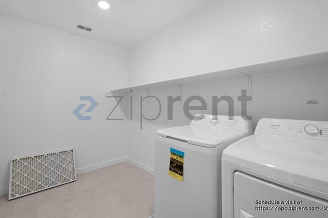 Building Photo - 10374 Bayson Wy