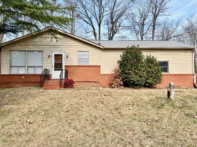 Building Photo - Remodeled 3 Bed Home Near Downtown Raleigh