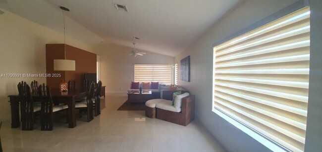 Building Photo - 1314 Canary Island Dr