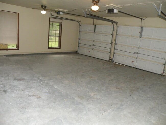 Building Photo - 785 Bader Dr