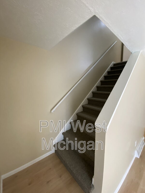 Building Photo - 6081 In the Pines Dr SE
