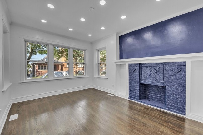 Building Photo - 7835 S Laflin St