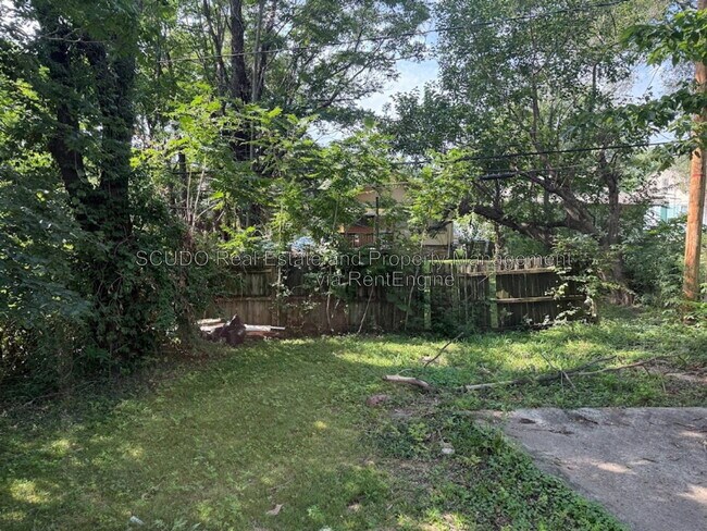 Building Photo - 2407 E 68th Terrace