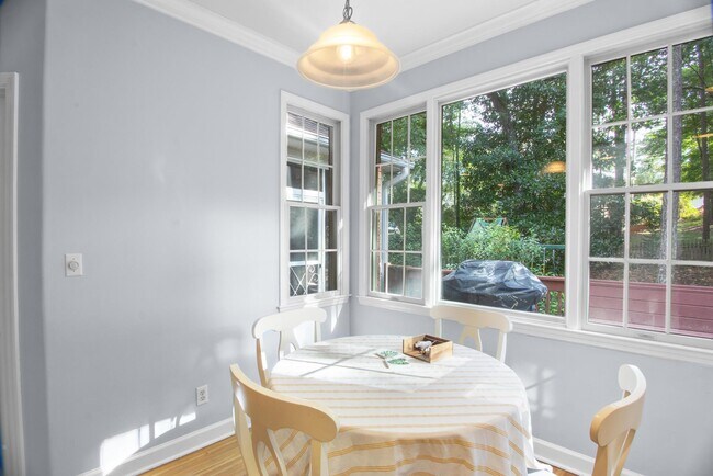 Building Photo - 126 Hemlock Dr